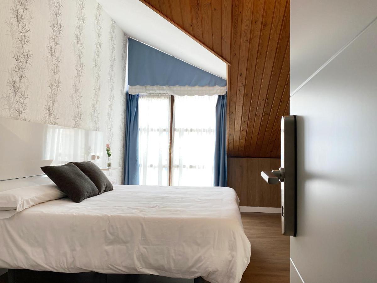Hotel Avelina Onís Buitenkant foto