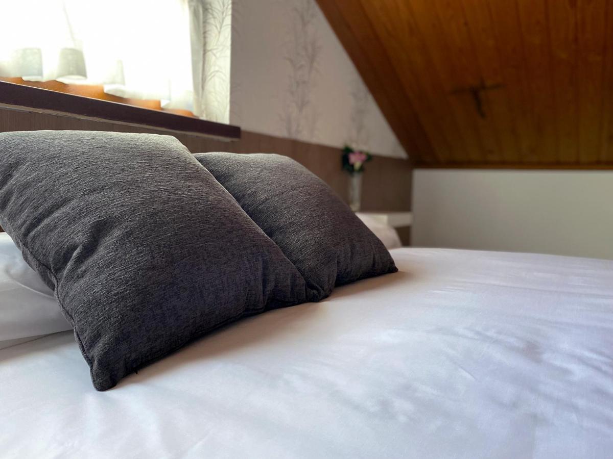 Hotel Avelina Onís Buitenkant foto