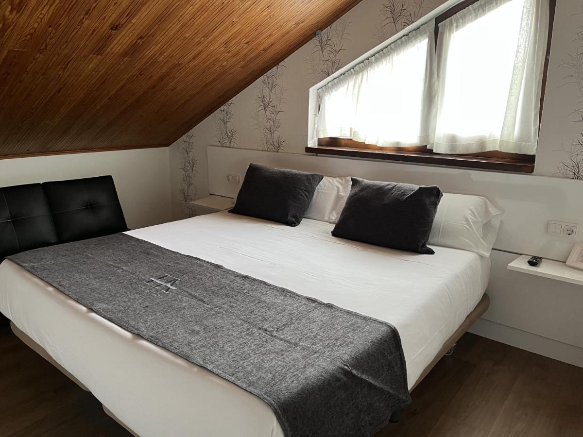 Hotel Avelina Onís Buitenkant foto