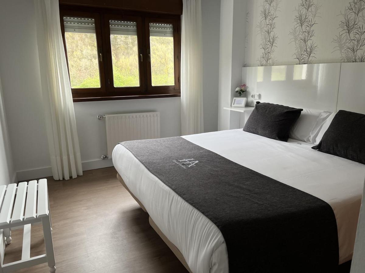 Hotel Avelina Onís Buitenkant foto