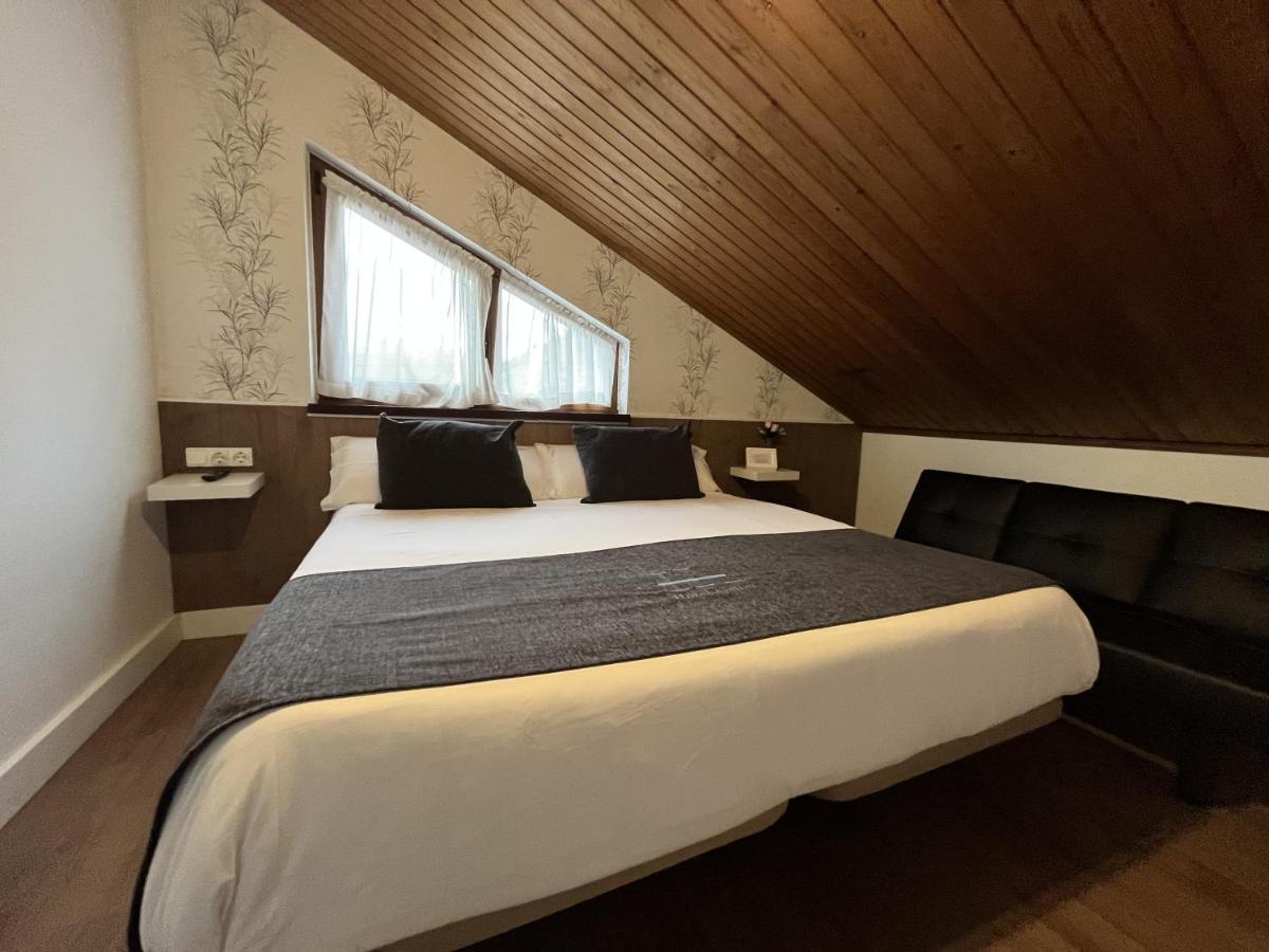 Hotel Avelina Onís Buitenkant foto
