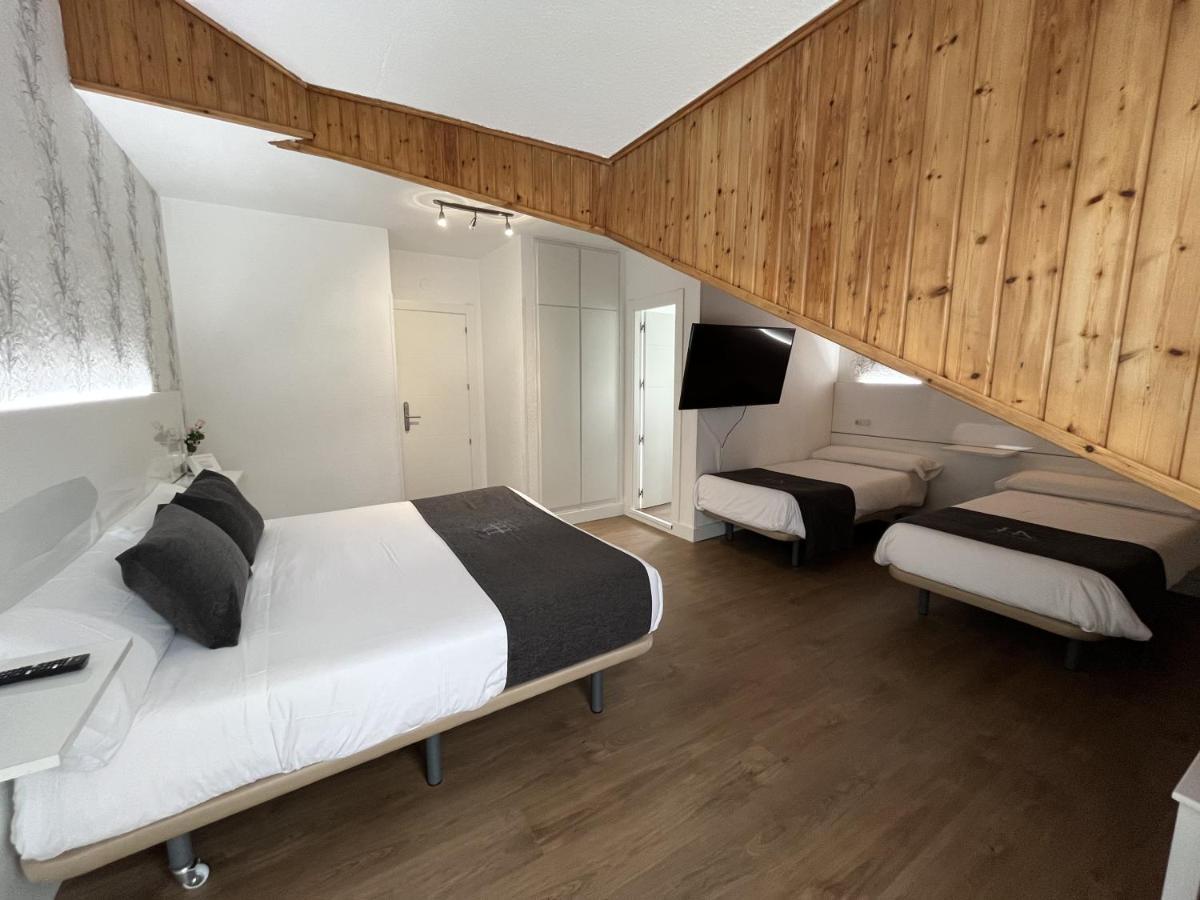 Hotel Avelina Onís Buitenkant foto