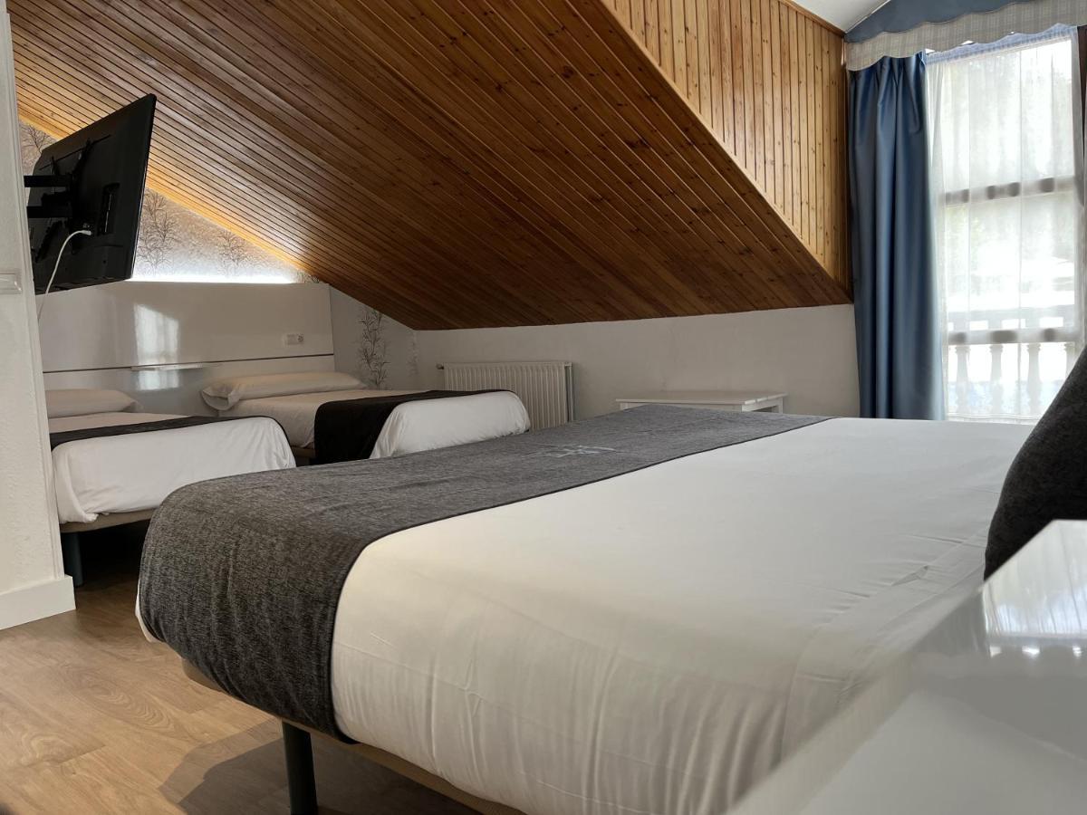 Hotel Avelina Onís Buitenkant foto