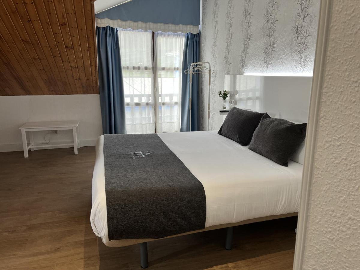Hotel Avelina Onís Buitenkant foto