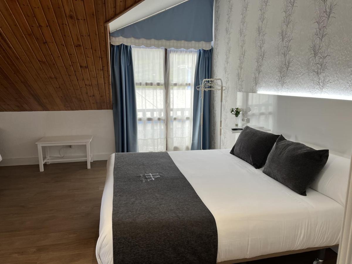 Hotel Avelina Onís Buitenkant foto
